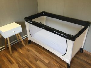 Kostenloses Babybett auf Anfrage
